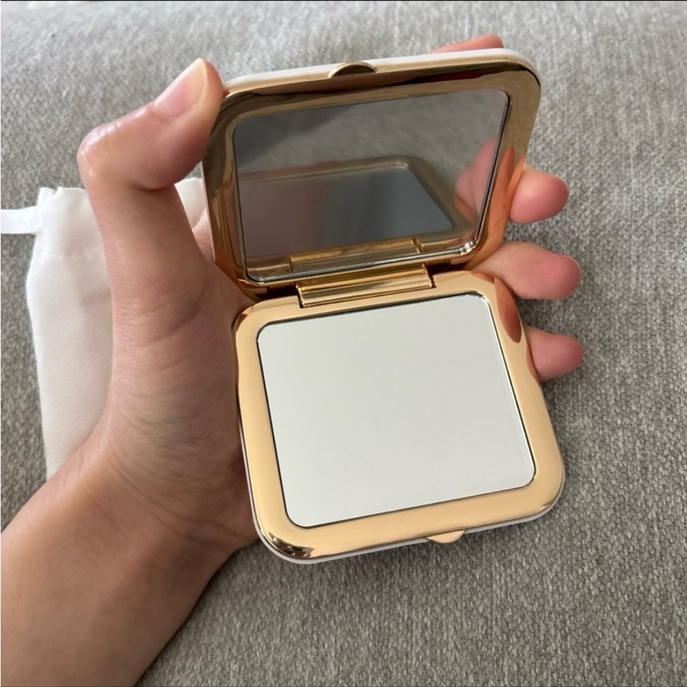 MM White Quilted Compact mirror - Picture 2 of 3